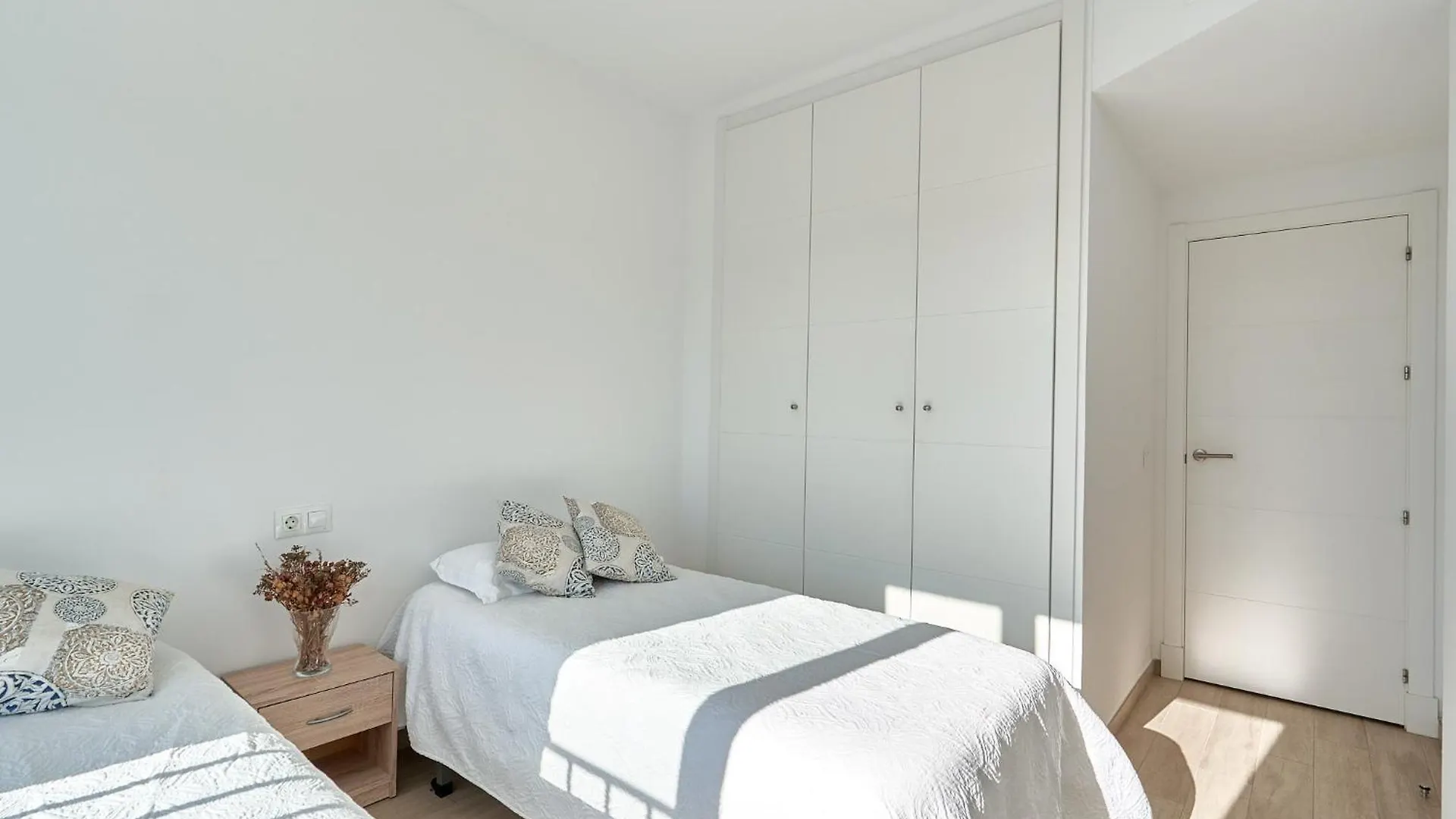 Lightbooking Lake Gardens Chipiona Spain