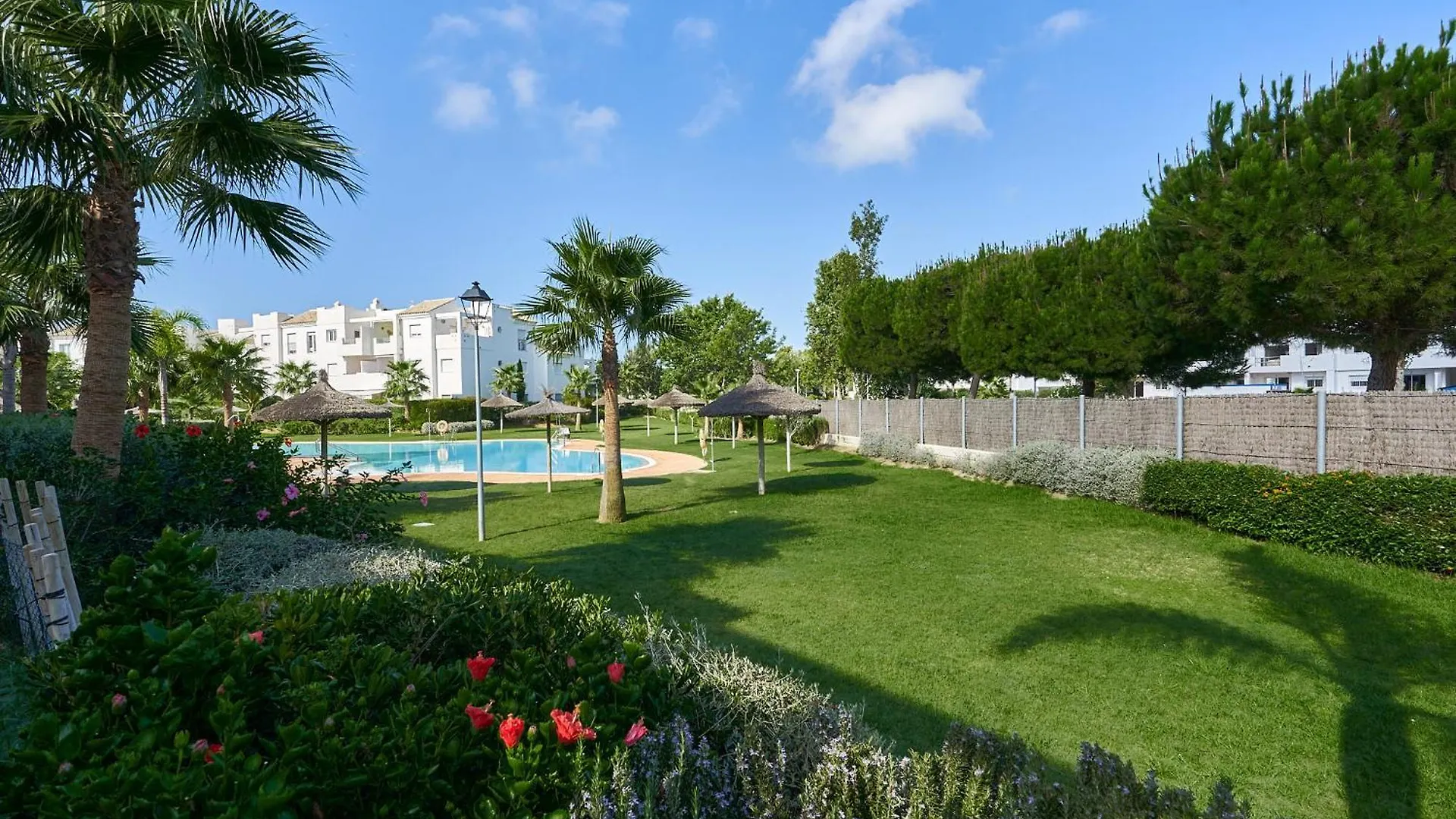 Lightbooking Lake Gardens Chipiona